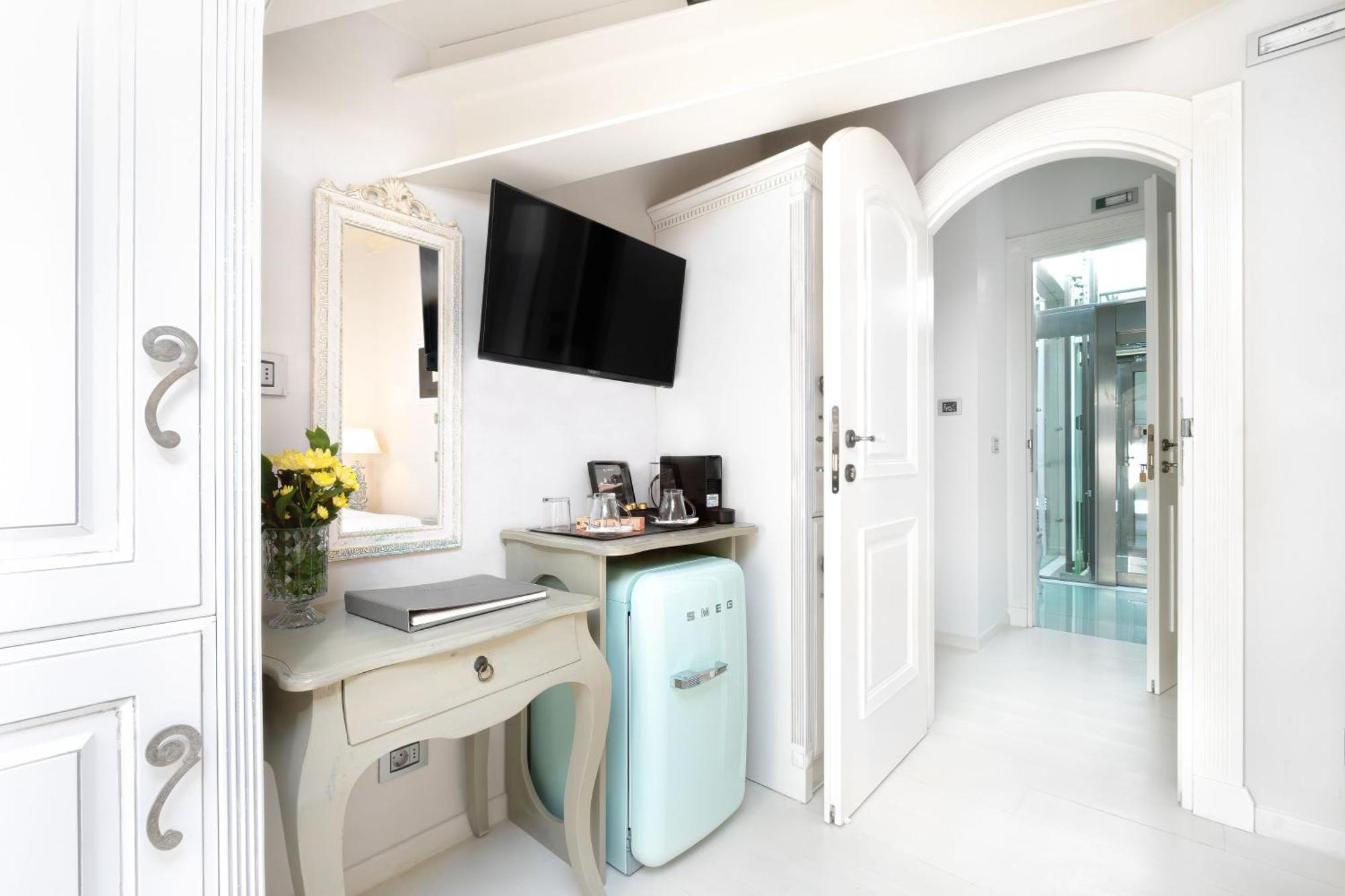 Micra Anglia Boutique Hotel & Spa Andros Town Bagian luar foto