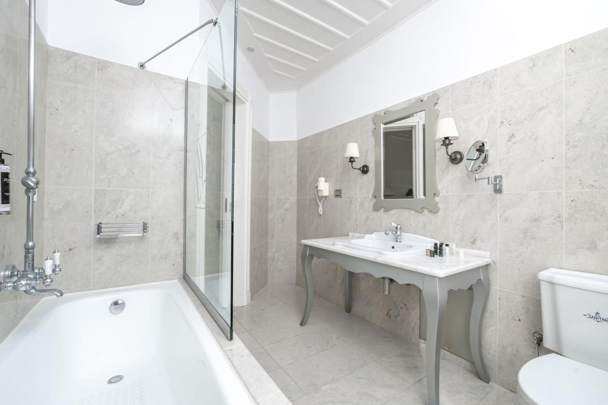 Micra Anglia Boutique Hotel & Spa Andros Town Bagian luar foto