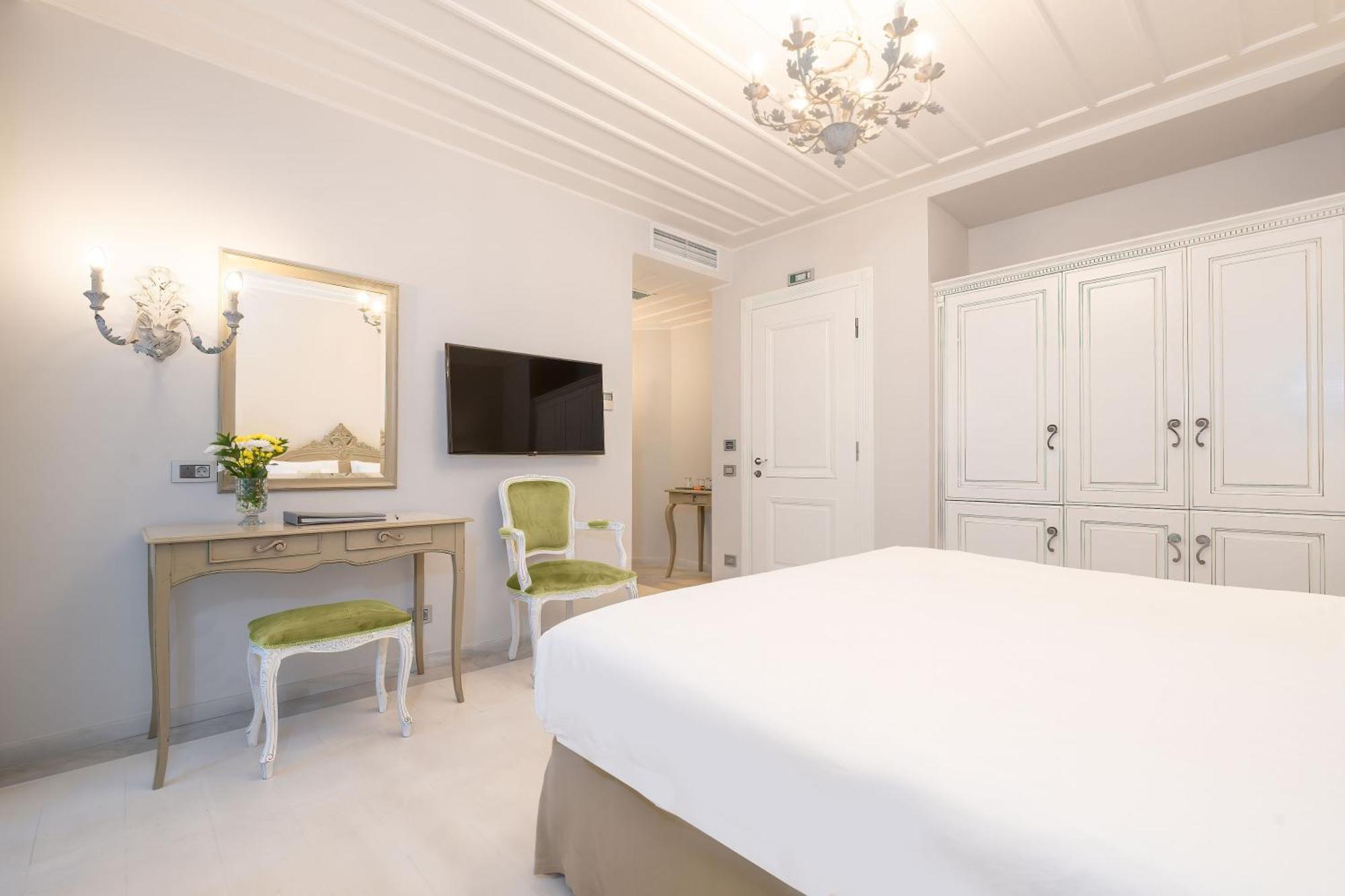 Micra Anglia Boutique Hotel & Spa Andros Town Bagian luar foto