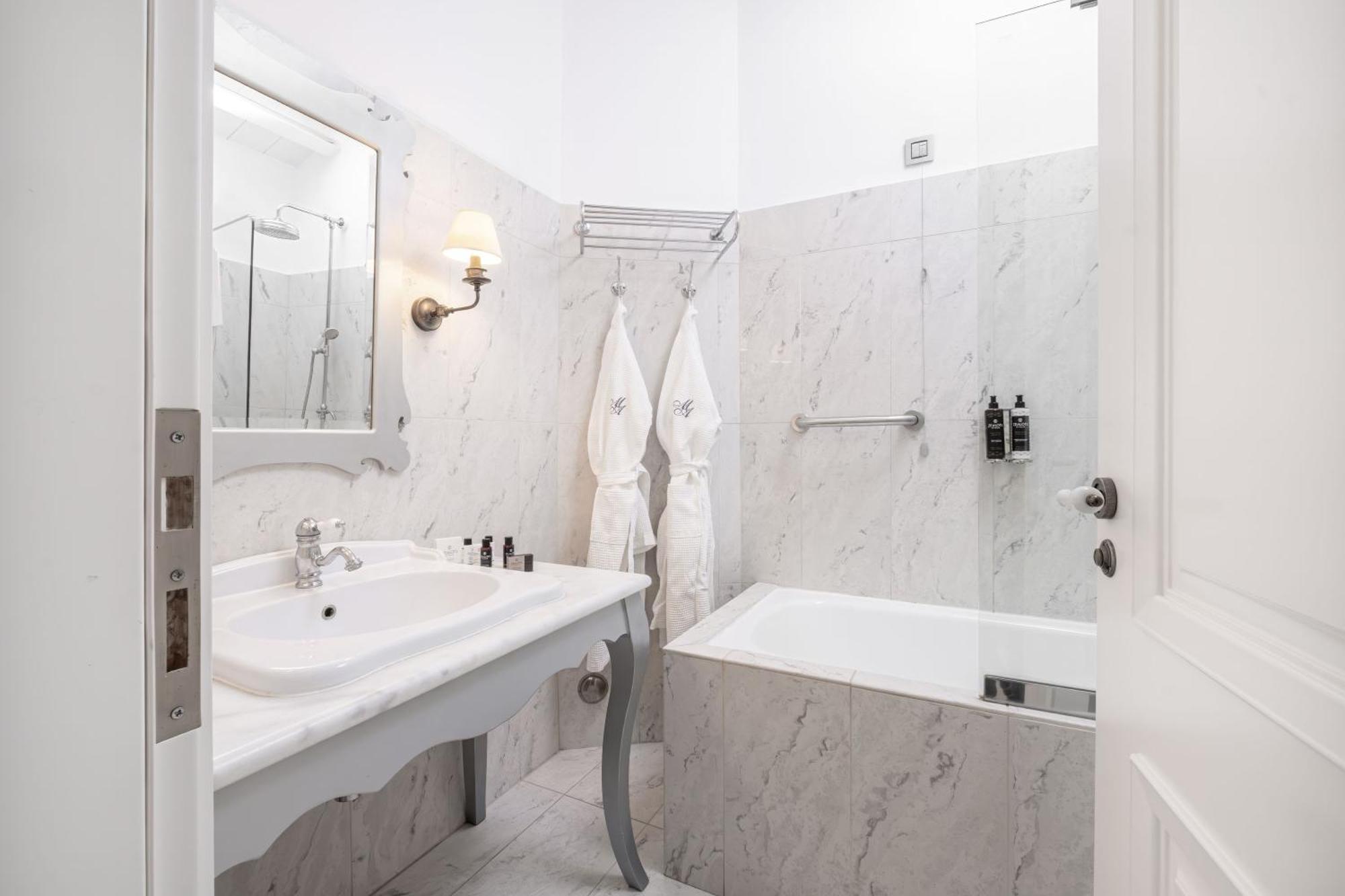 Micra Anglia Boutique Hotel & Spa Andros Town Bagian luar foto